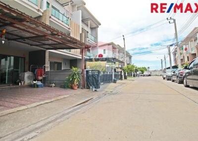 170 Sqm., 3 Beds Townhouse listed for ฿ 4,200,000.