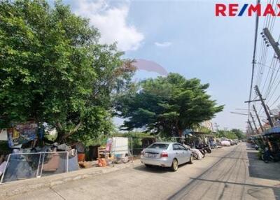 400 Sqm. Land listed for ฿ 3,800,000.