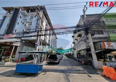 400 Sqm. Land listed for ฿ 3,800,000.