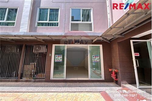 33 Sqm., 1 Bed Condo listed for ฿ 1,990,000.