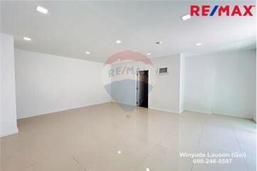 33 Sqm., 1 Bed Condo listed for ฿ 1,990,000.