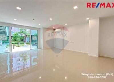 33 Sqm., 1 Bed Condo listed for ฿ 1,990,000.