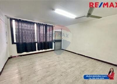 90 Sqm., 2 Beds Townhouse listed for ฿ 2,000,000.