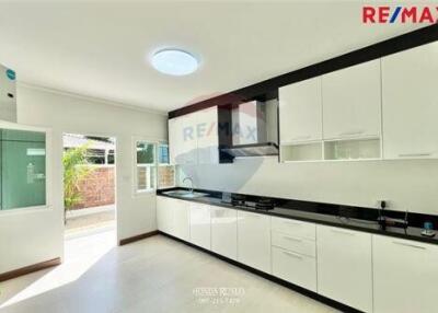 270 Sqm., 3 Beds Townhouse listed for ฿ 12,950,000.