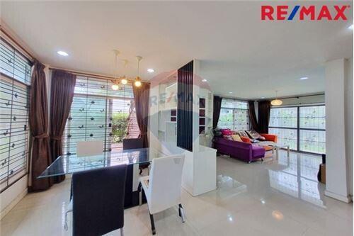 170 Sqm., 3 Beds Townhouse listed for ฿ 3,350,000.