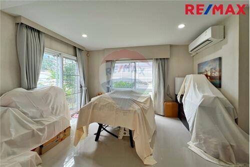 128 Sqm., 3 Beds Townhouse listed for ฿ 4,200,000.