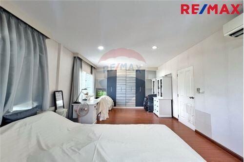 128 Sqm., 3 Beds Townhouse listed for ฿ 4,200,000.