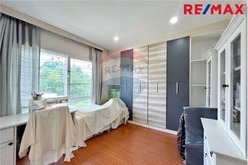 128 Sqm., 3 Beds Townhouse listed for ฿ 4,200,000.