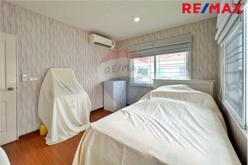 128 Sqm., 3 Beds Townhouse listed for ฿ 4,200,000.