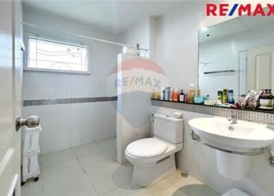 128 Sqm., 3 Beds Townhouse listed for ฿ 4,200,000.