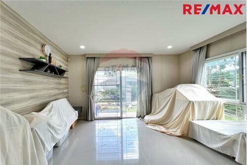 128 Sqm., 3 Beds Townhouse listed for ฿ 4,200,000.