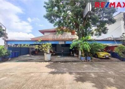 600 Sqm., 11 Beds Townhouse listed for ฿ 27,000,000.