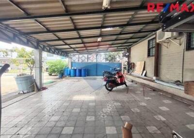 600 Sqm., 11 Beds Townhouse listed for ฿ 27,000,000.