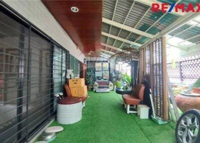 600 Sqm., 11 Beds Townhouse listed for ฿ 27,000,000.