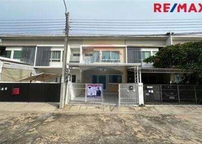 77 Sqm., 2 Beds Townhouse listed for ฿ 2,350,000.