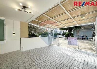 77 Sqm., 2 Beds Townhouse listed for ฿ 2,350,000.