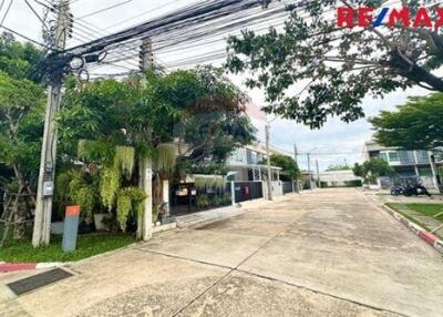 77 Sqm., 2 Beds Townhouse listed for ฿ 2,350,000.