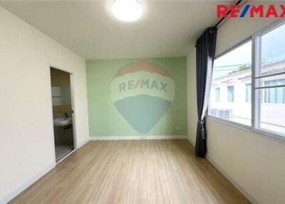 77 Sqm., 2 Beds Townhouse listed for ฿ 2,350,000.