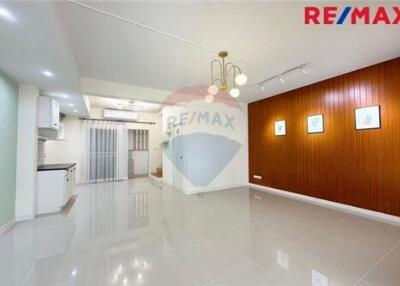 77 Sqm., 2 Beds Townhouse listed for ฿ 2,290,000.