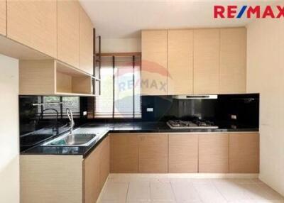 120 Sqm., 3 Beds Townhouse listed for ฿ 6,500,000.