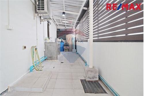 114 Sqm., 3 Beds Townhouse listed for ฿ 3,300,000.