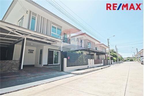 114 Sqm., 3 Beds Townhouse listed for ฿ 3,300,000.