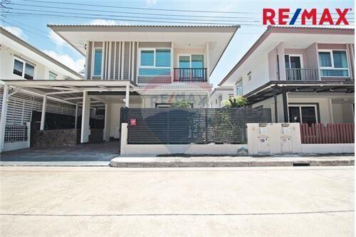 114 Sqm., 3 Beds Townhouse listed for ฿ 3,300,000.