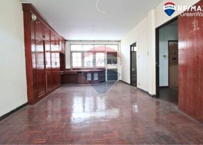 2 Sqm., 3 Beds Townhouse listed for ฿ 3,790,000.