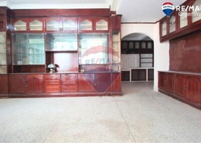 2 Sqm., 3 Beds Townhouse listed for ฿ 3,790,000.