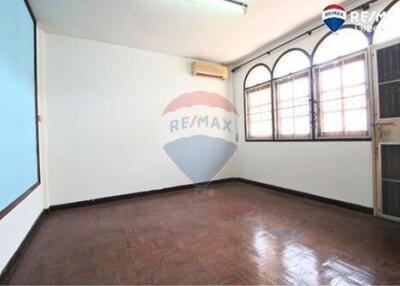 2 Sqm., 3 Beds Townhouse listed for ฿ 3,790,000.