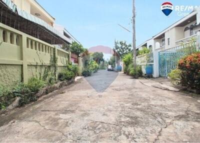 2 Sqm., 3 Beds Townhouse listed for ฿ 3,790,000.