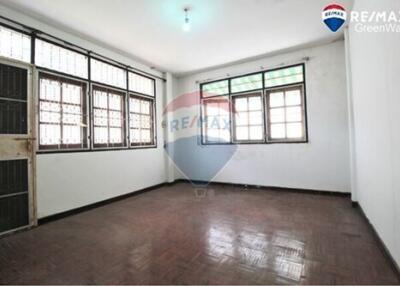 2 Sqm., 3 Beds Townhouse listed for ฿ 3,790,000.