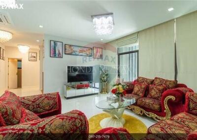 400 Sqm., 6 Beds Townhouse listed for ฿ 18,900,000.