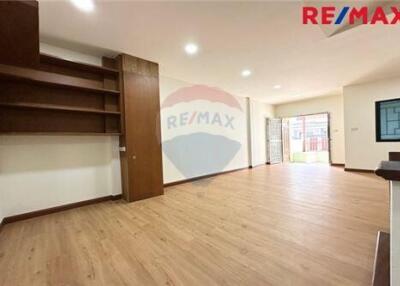 110 Sqm., 3 Beds Townhouse listed for ฿ 2,590,000.