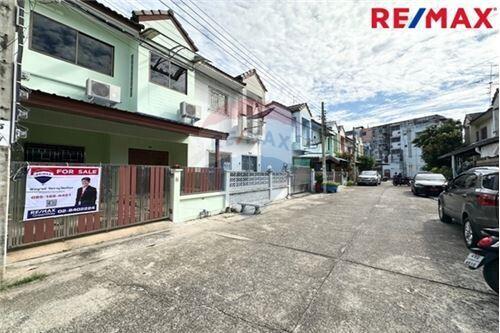 110 Sqm., 3 Beds Townhouse listed for ฿ 2,590,000.