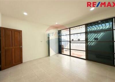 110 Sqm., 3 Beds Townhouse listed for ฿ 2,590,000.