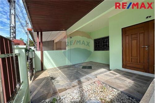 110 Sqm., 3 Beds Townhouse listed for ฿ 2,590,000.