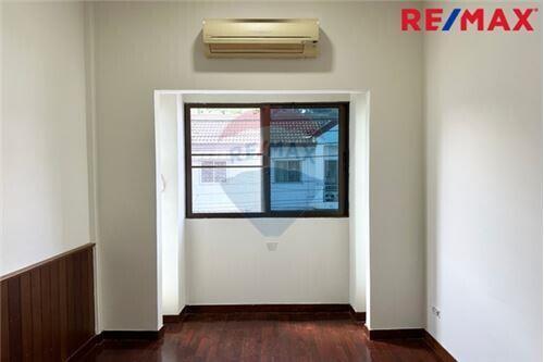 110 Sqm., 3 Beds Townhouse listed for ฿ 2,590,000.