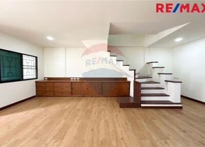 110 Sqm., 3 Beds Townhouse listed for ฿ 2,590,000.