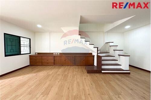 110 Sqm., 3 Beds Townhouse listed for ฿ 2,590,000.