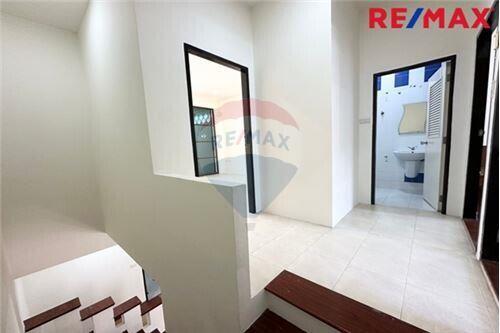 110 Sqm., 3 Beds Townhouse listed for ฿ 2,590,000.