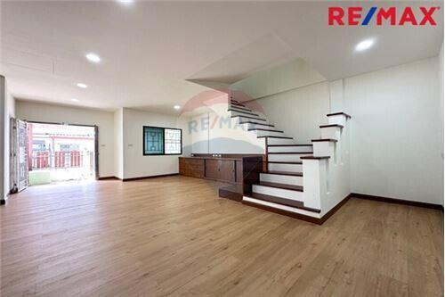 110 Sqm., 3 Beds Townhouse listed for ฿ 2,590,000.