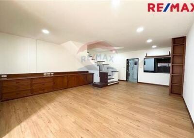 110 Sqm., 3 Beds Townhouse listed for ฿ 2,590,000.