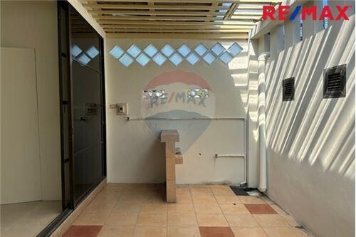 110 Sqm., 3 Beds Townhouse listed for ฿ 2,590,000.