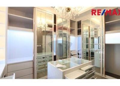 322 Sqm., 4 Beds Townhouse listed for ฿ 12,500,000.