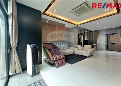 322 Sqm., 4 Beds Townhouse listed for ฿ 12,500,000.