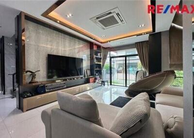 322 Sqm., 4 Beds Townhouse listed for ฿ 12,500,000.