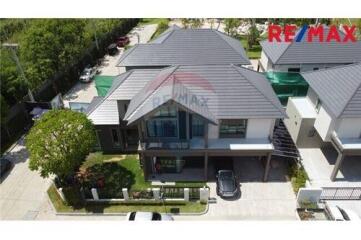 322 Sqm., 4 Beds Townhouse listed for ฿ 12,500,000.