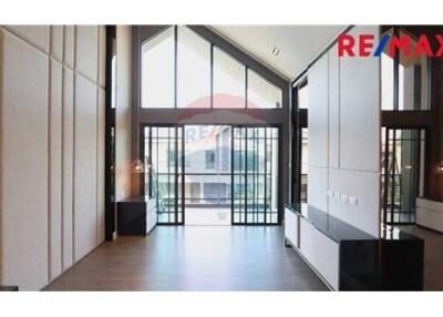 322 Sqm., 4 Beds Townhouse listed for ฿ 12,500,000.