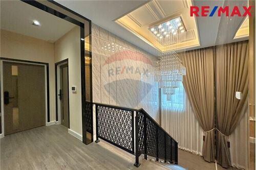 322 Sqm., 4 Beds Townhouse listed for ฿ 12,500,000.